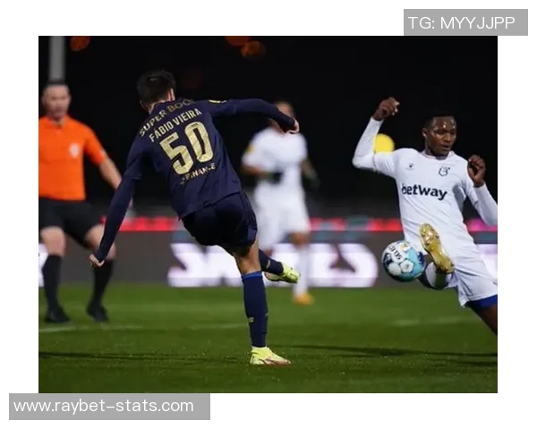 德甲惊现冷门波尔图逆转那不勒斯引发全场狂欢与热议