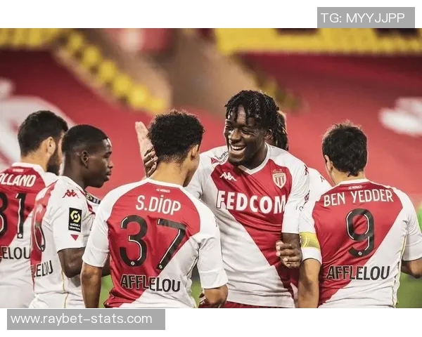 欧联杯惊心动魄之夜里昂与莱比锡激战成平局红牌事件引发全场热议